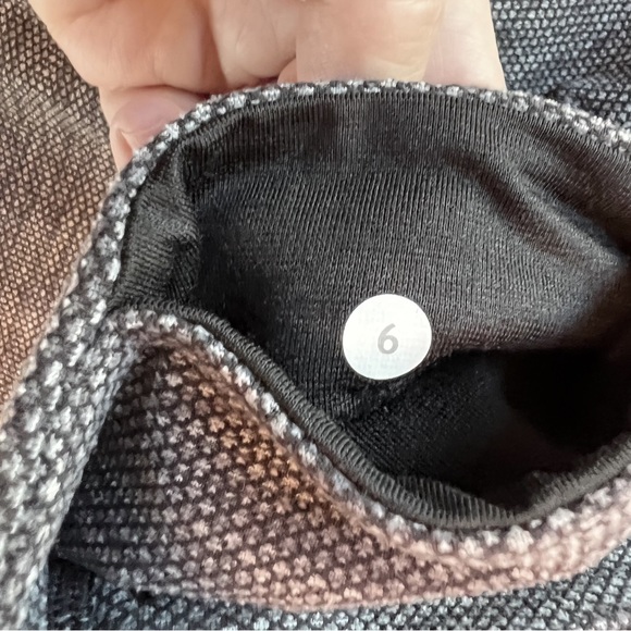 Lululemon Capri Length grey leggings - Picture 8 of 8
